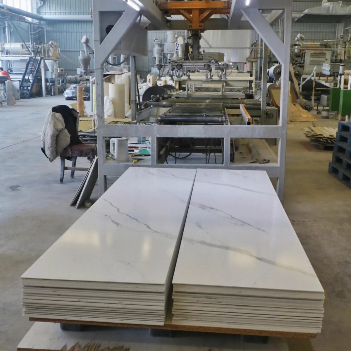 SPC flooring cutting and slotting area