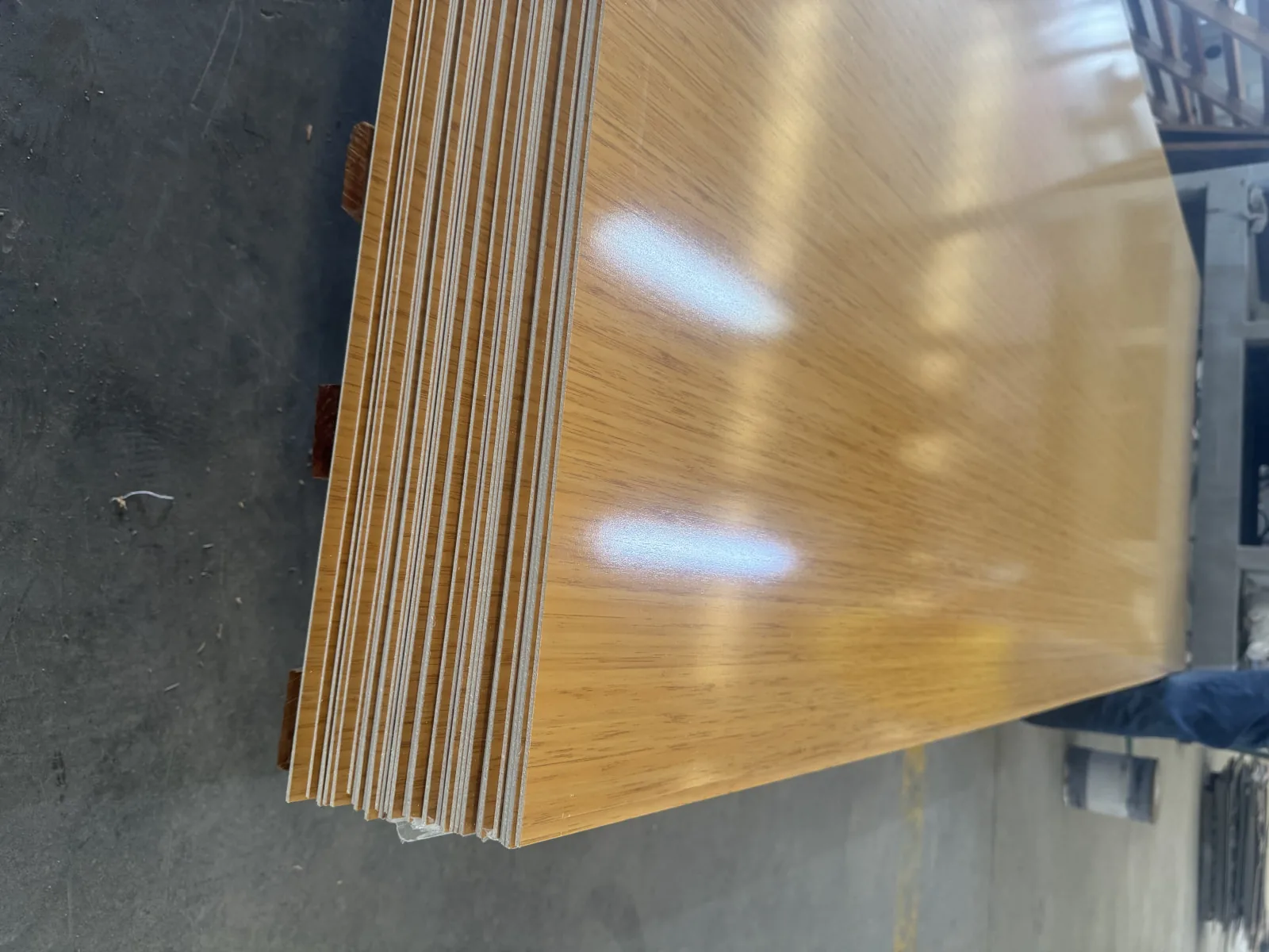 Large format SPC wall panels seamless installation